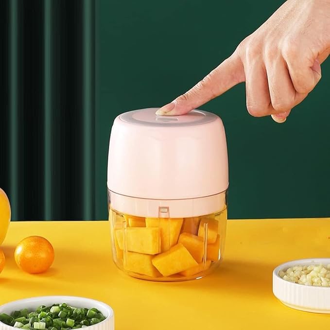 Mini Portable Veggie Chopper, 400ml Cordless Electric Garlic Masher|Chopper|Garlic Press Kitchen Tools|Food Supplement Machine/Onion Fruit and Vegetable Chopper|can Crush Ice Cubes, Vegetables, Fruits
