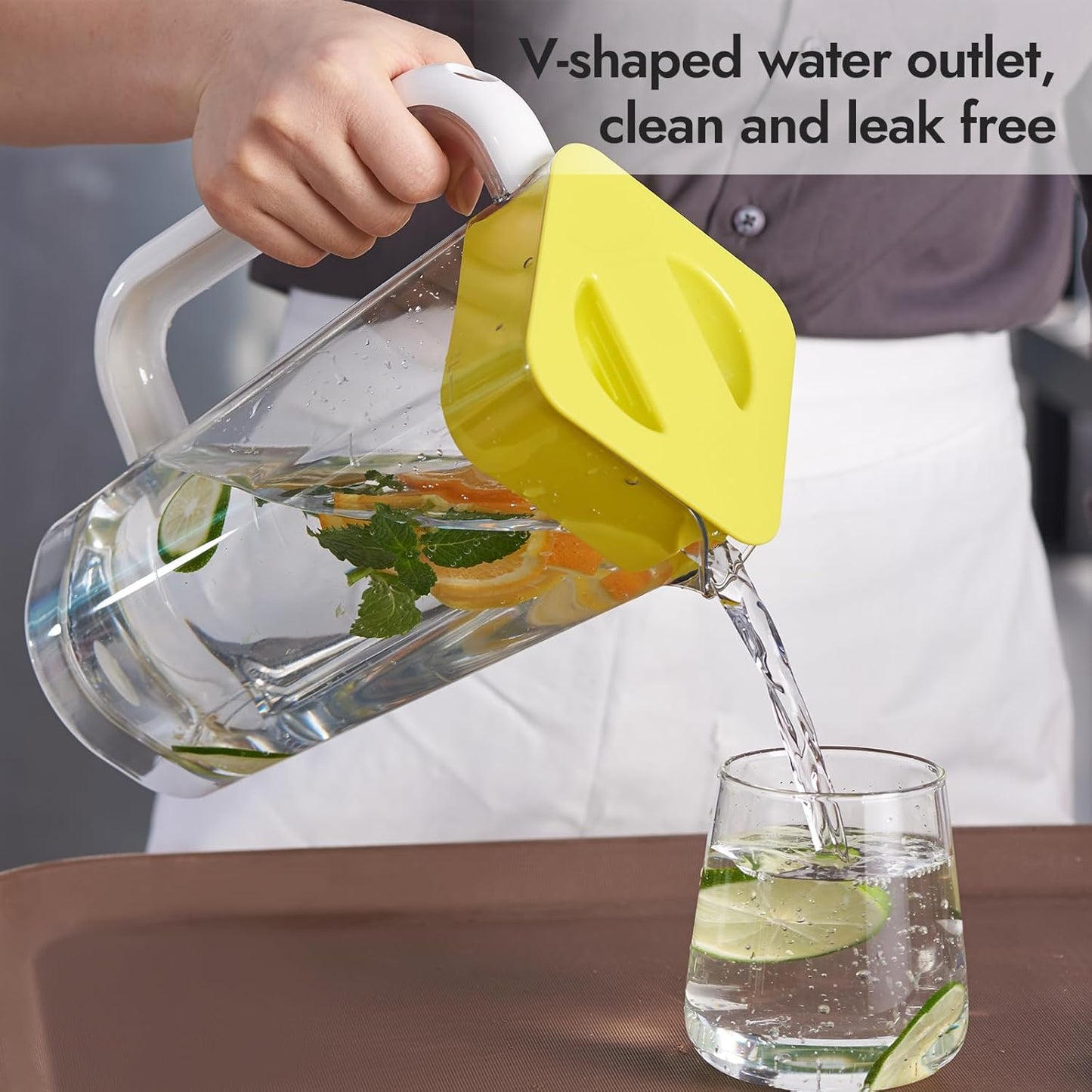 CURTA 2 Pack 2 Liters/68 oz clear Plastic Square Pitcher with Lid & Handle for Kitchen,ICED JUICE and Coffee Carafe Beverage Serveware, Acrylic Water Jug for Hot/Cold Drinks&lemonade